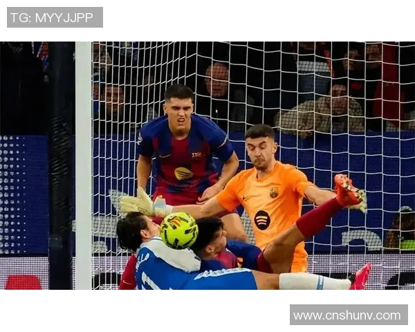 足总杯激战：巴黎圣日耳曼与巴萨战平红牌事件引发全场热议